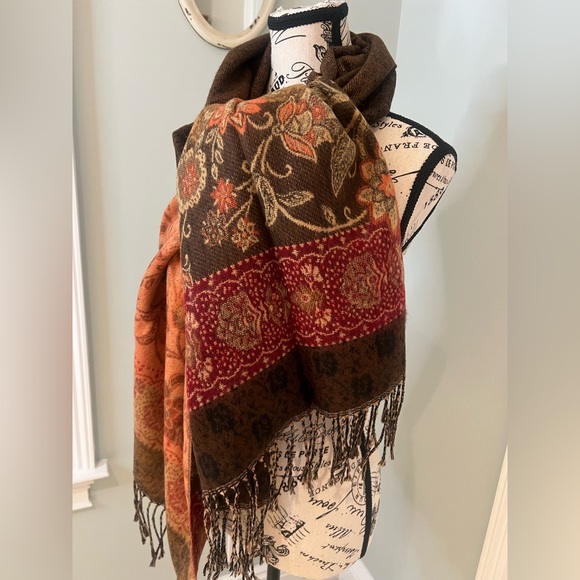 NWOT Large Brown and Orange Pattern Scarf with Fringe | OS - Picture 4 of 8